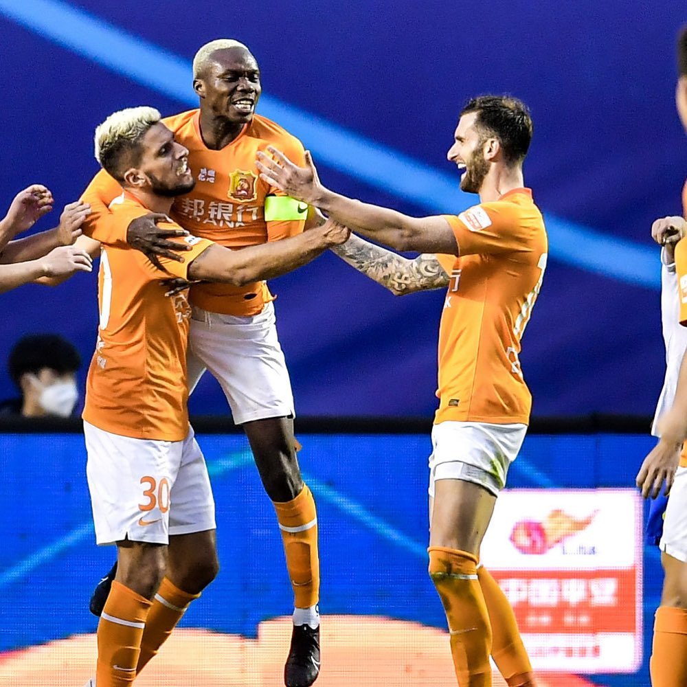 阿斯顿维拉迎中超关键赛；冲刺阶段手感冰凉；质疑声仍在；赛程密集仍需轮换的简单介绍