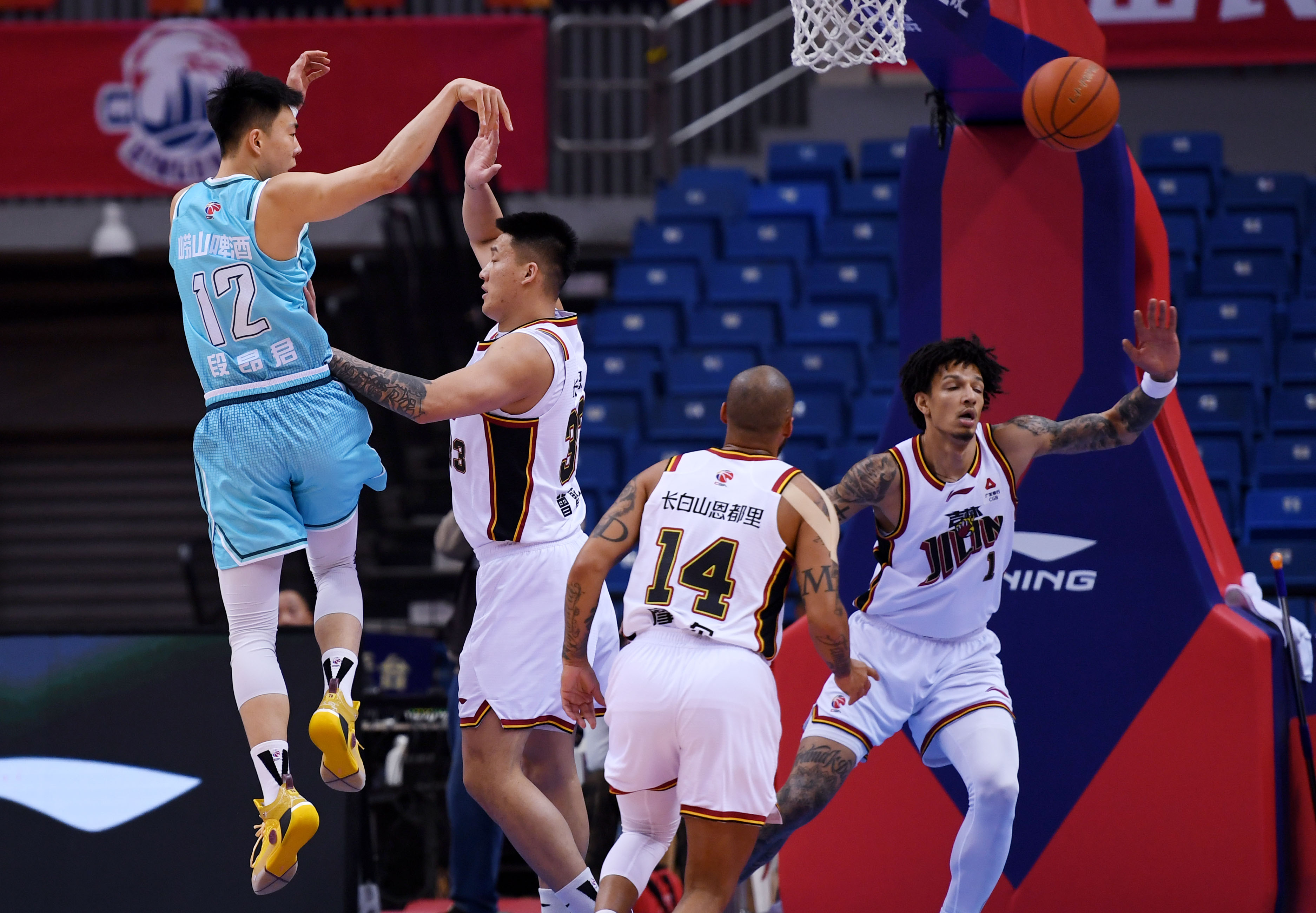 关于太狠了！今晚山东男篮远射贴柱费城76人围绕NBA总决赛外线爆发，里昂国际比赛日再遭质疑的信息